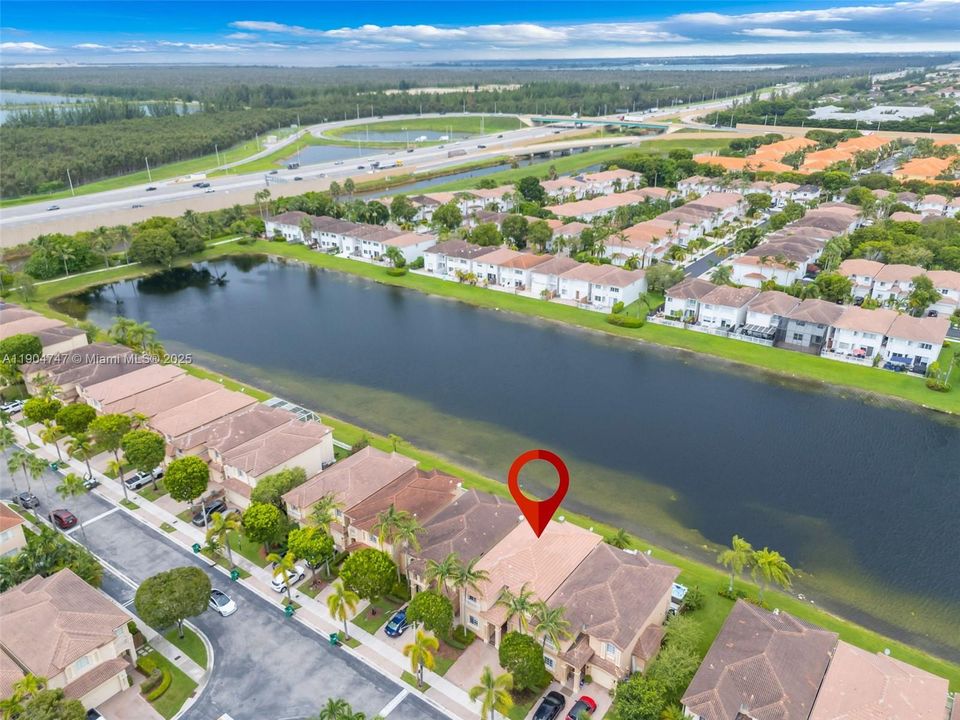 合同活跃: $749,000 (4 贝兹, 3 浴室, 2312 平方英尺)