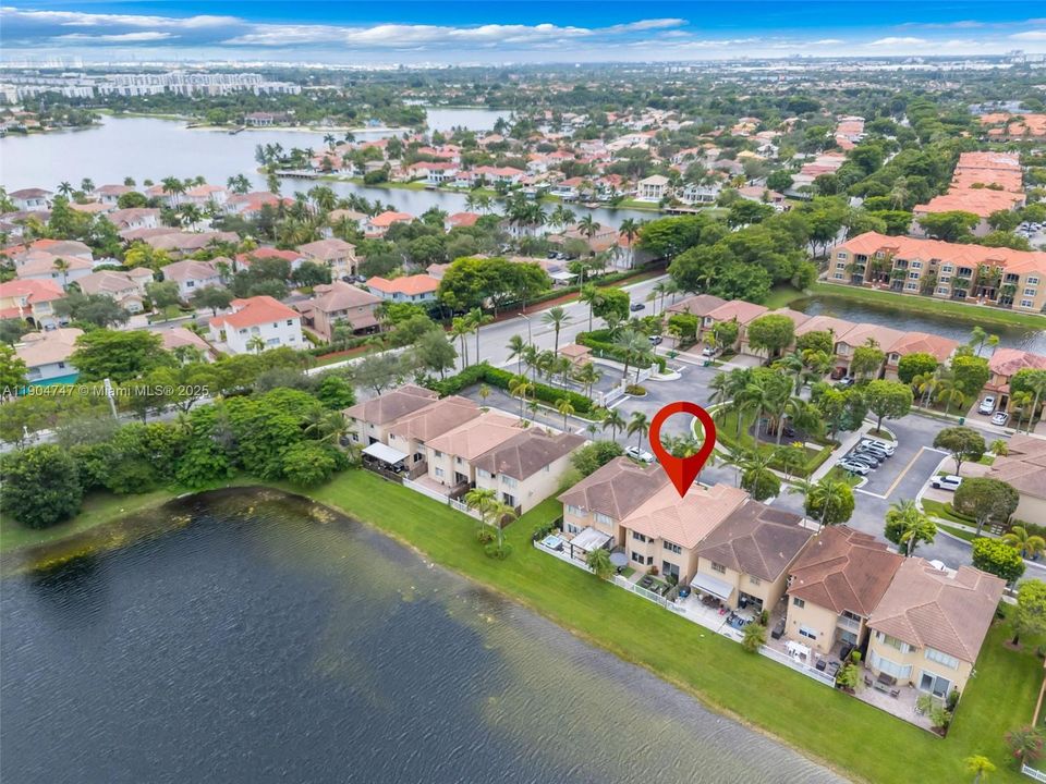 合同活跃: $749,000 (4 贝兹, 3 浴室, 2312 平方英尺)