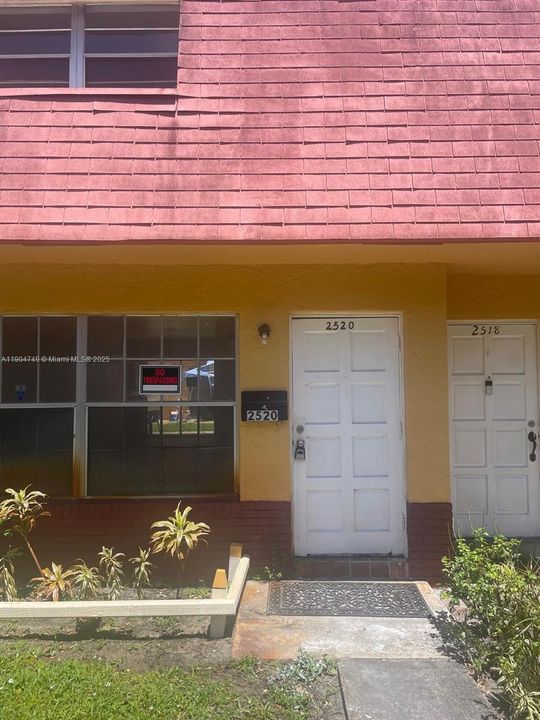 Recently Rented: $1,800 (2 beds, 1 baths, 940 Square Feet)