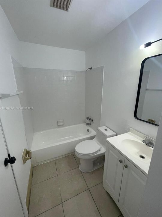 Recently Rented: $1,800 (2 beds, 1 baths, 940 Square Feet)