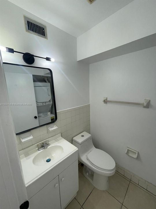 Recently Rented: $1,800 (2 beds, 1 baths, 940 Square Feet)