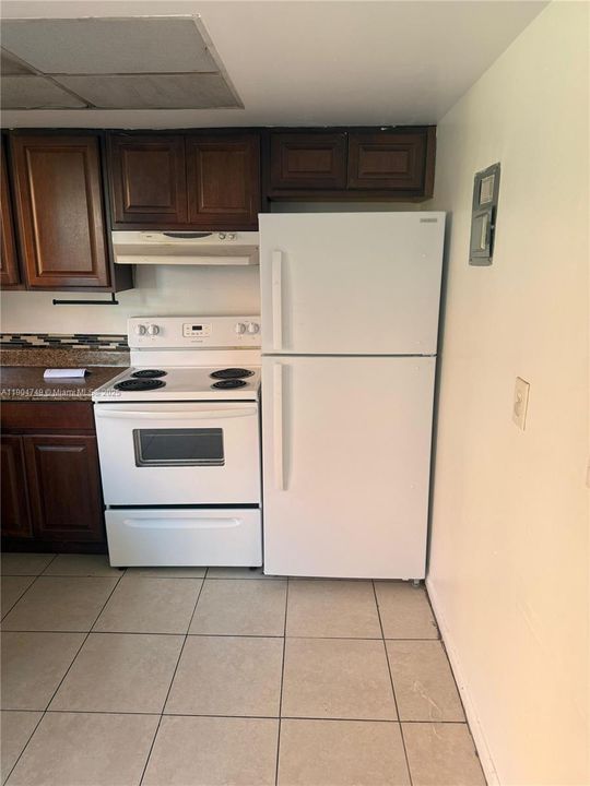 Recently Rented: $1,800 (2 beds, 1 baths, 940 Square Feet)