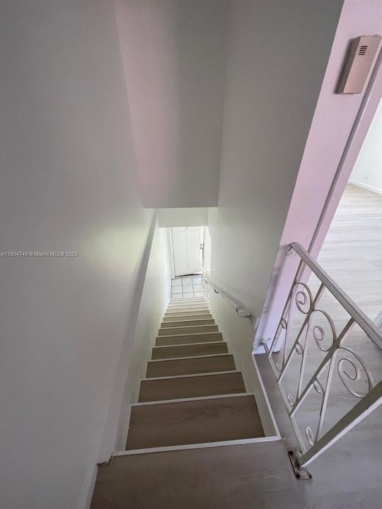 Recently Rented: $1,800 (2 beds, 1 baths, 940 Square Feet)