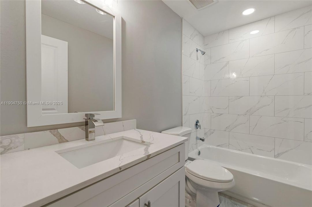 На продажу: $59,990 (0.35 acres)