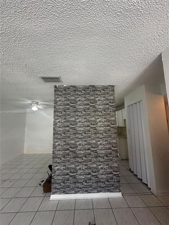 For Rent: $1,800 (2 beds, 1 baths, 829 Square Feet)