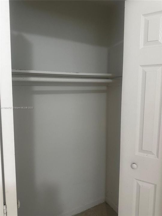 For Rent: $1,800 (2 beds, 1 baths, 829 Square Feet)