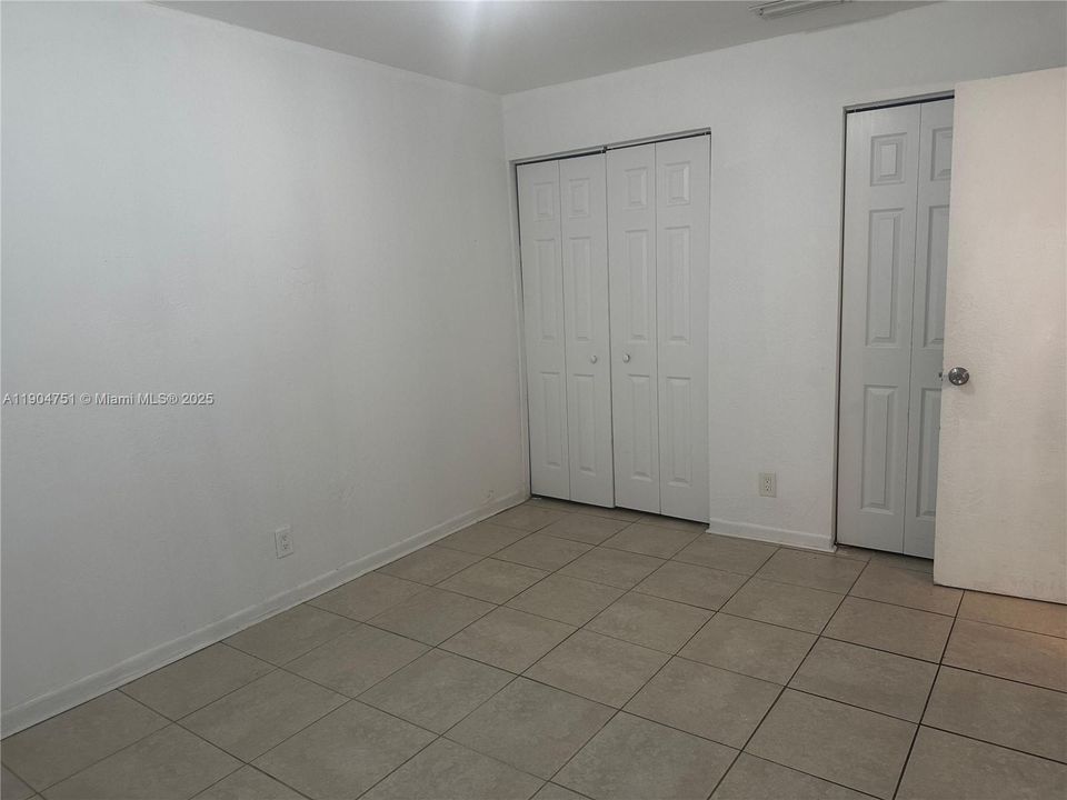 For Rent: $1,800 (2 beds, 1 baths, 829 Square Feet)