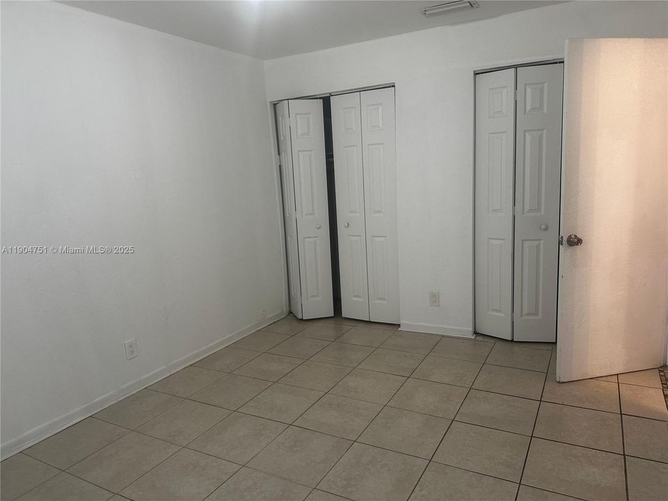 For Rent: $1,800 (2 beds, 1 baths, 829 Square Feet)