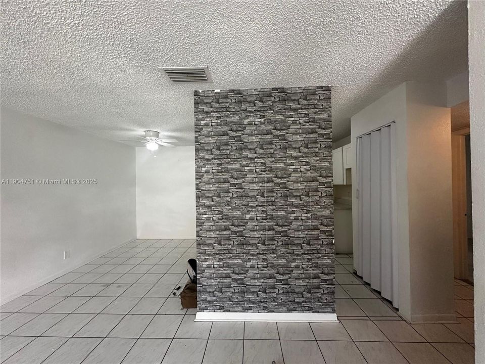 For Rent: $1,800 (2 beds, 1 baths, 829 Square Feet)