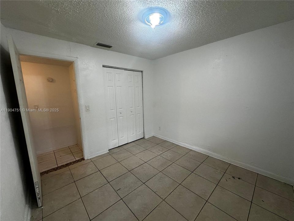 For Rent: $1,800 (2 beds, 1 baths, 829 Square Feet)