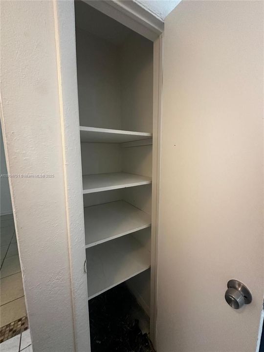 For Rent: $1,800 (2 beds, 1 baths, 829 Square Feet)