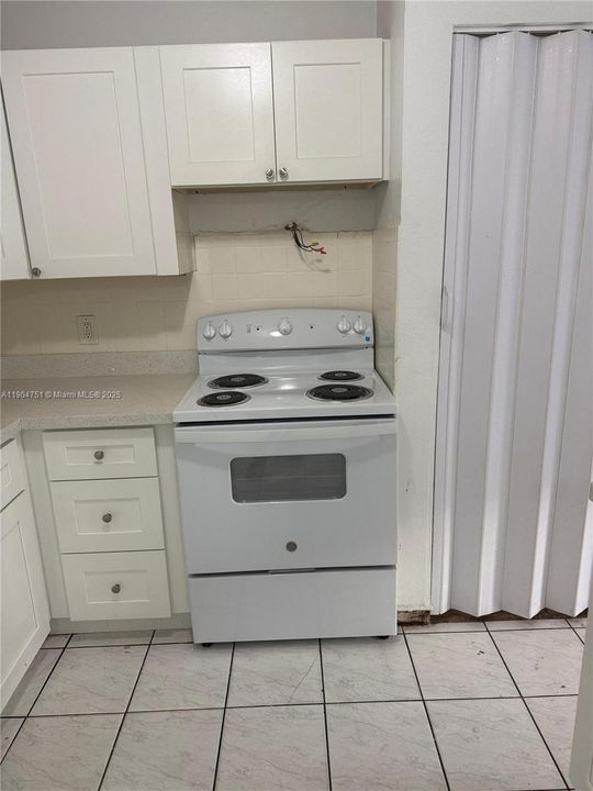 For Rent: $1,800 (2 beds, 1 baths, 829 Square Feet)