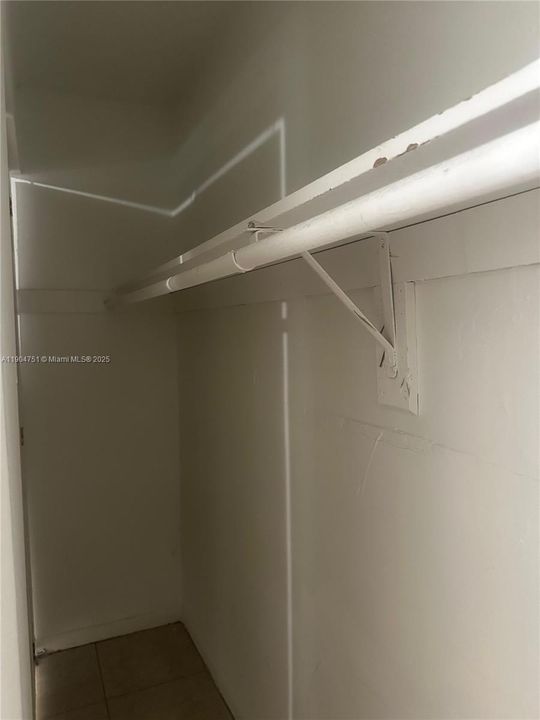 For Rent: $1,800 (2 beds, 1 baths, 829 Square Feet)