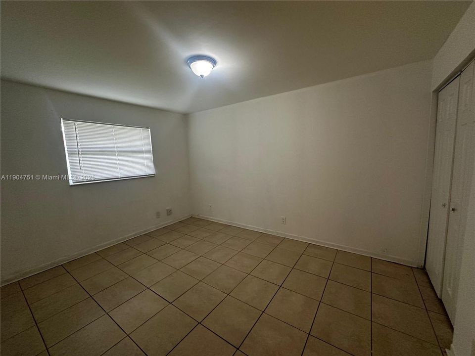 For Rent: $1,800 (2 beds, 1 baths, 829 Square Feet)