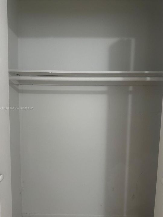 For Rent: $1,800 (2 beds, 1 baths, 829 Square Feet)