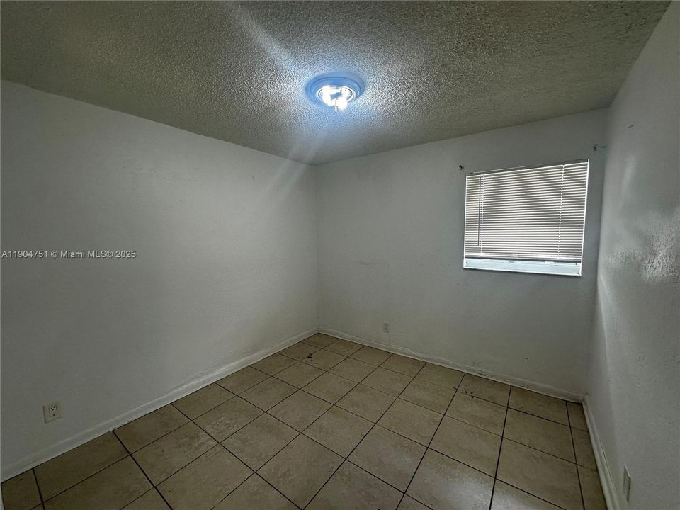 For Rent: $1,800 (2 beds, 1 baths, 829 Square Feet)