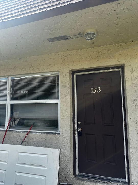 For Rent: $1,800 (2 beds, 1 baths, 829 Square Feet)