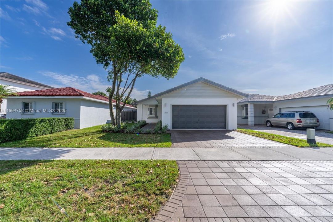 Active With Contract: $635,000 (3 beds, 2 baths, 1665 Square Feet)