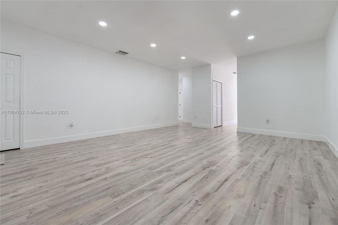 Active With Contract: $635,000 (3 beds, 2 baths, 1665 Square Feet)