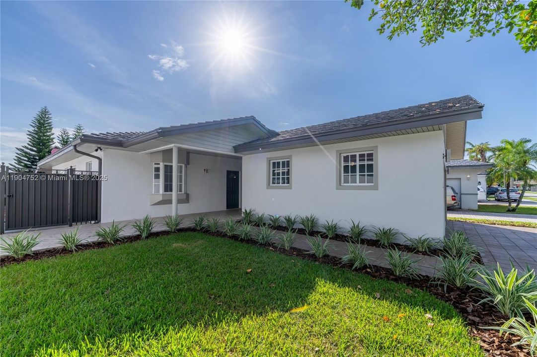 Active With Contract: $635,000 (3 beds, 2 baths, 1665 Square Feet)