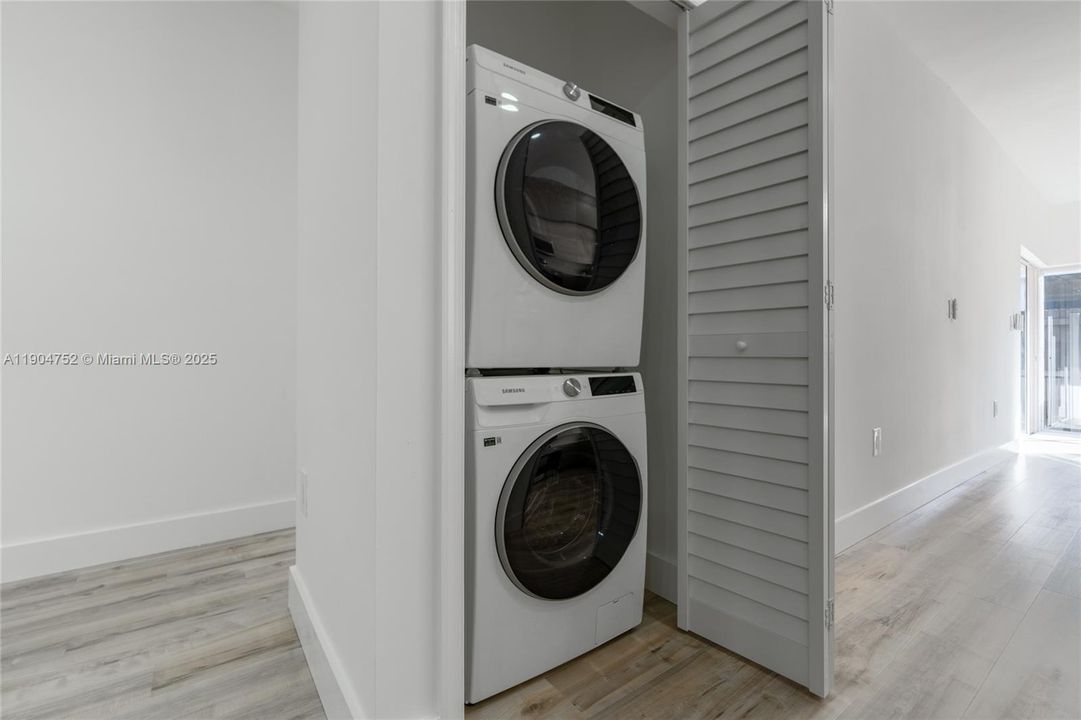 Active With Contract: $635,000 (3 beds, 2 baths, 1665 Square Feet)