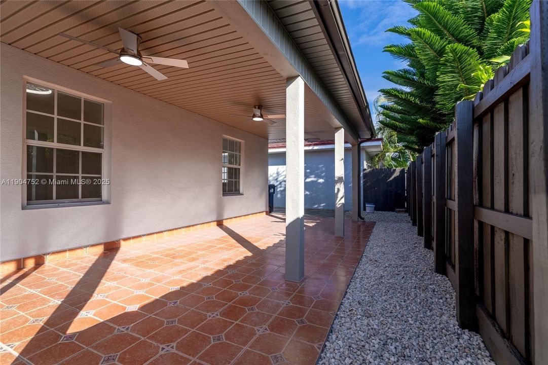 Active With Contract: $635,000 (3 beds, 2 baths, 1665 Square Feet)