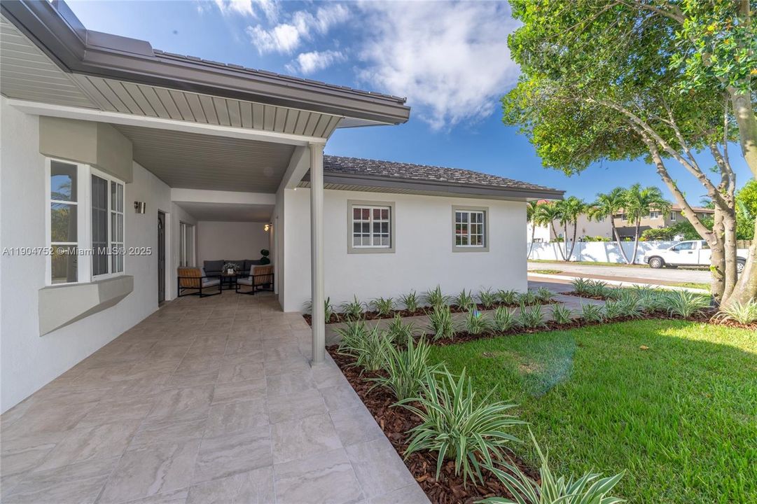Active With Contract: $635,000 (3 beds, 2 baths, 1665 Square Feet)