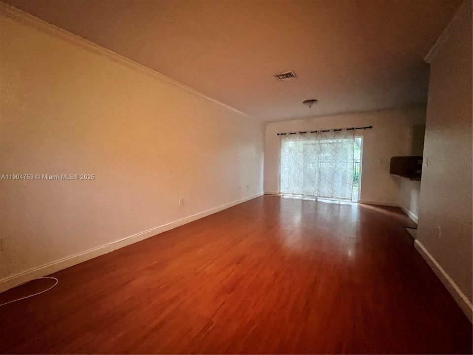 На продажу: $400,000 (3 спален, 2 ванн, 1295 Квадратных фут)