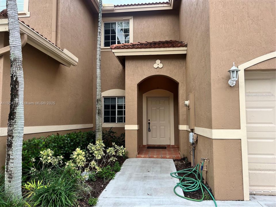 На продажу: $400,000 (3 спален, 2 ванн, 1295 Квадратных фут)