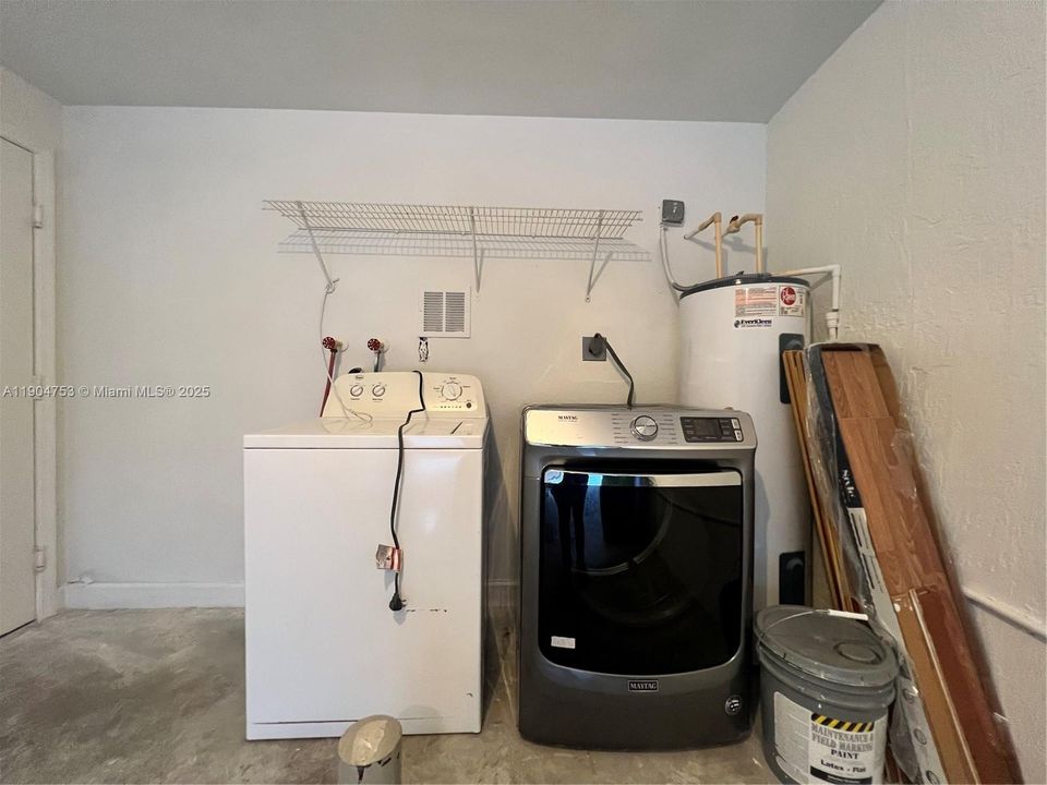 На продажу: $400,000 (3 спален, 2 ванн, 1295 Квадратных фут)