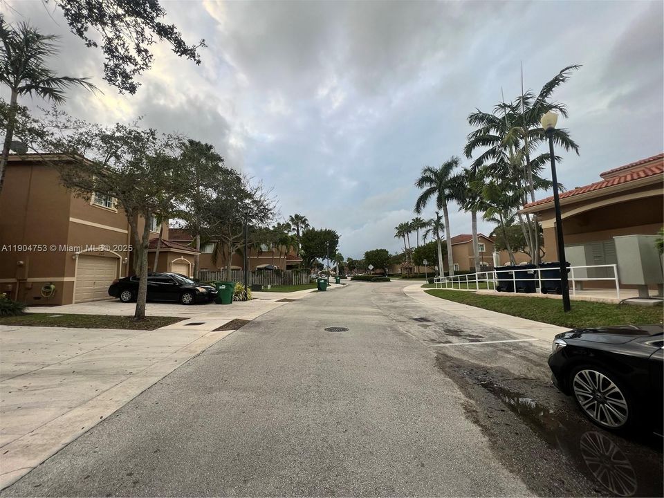 На продажу: $400,000 (3 спален, 2 ванн, 1295 Квадратных фут)