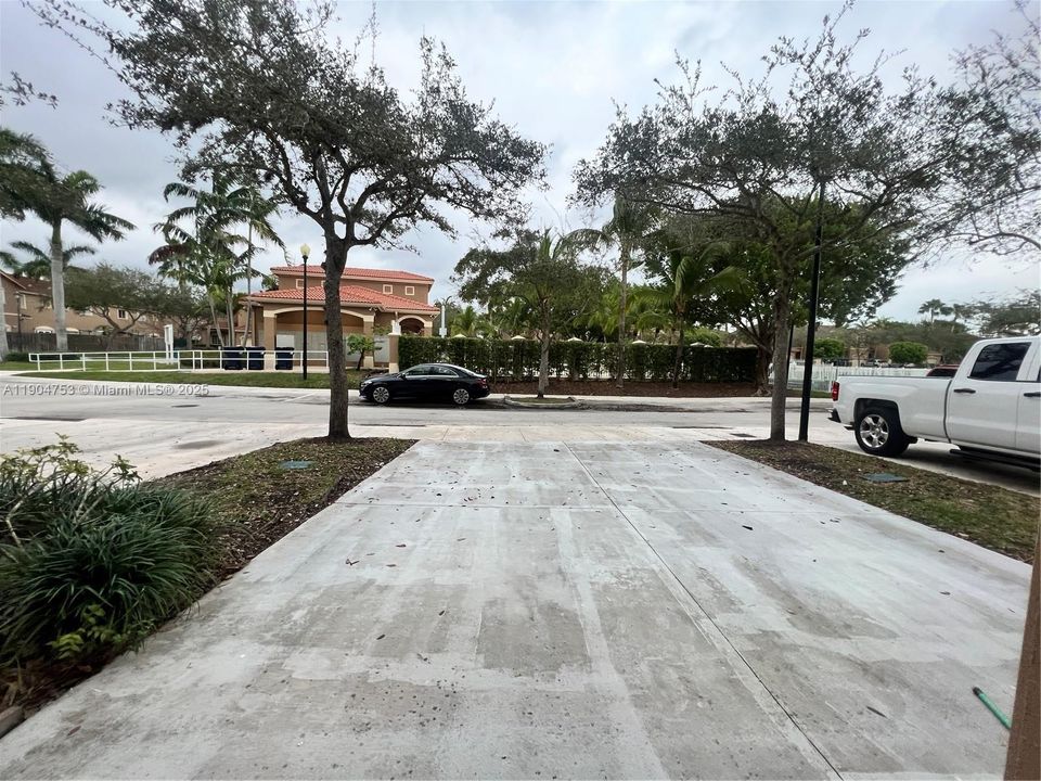 На продажу: $400,000 (3 спален, 2 ванн, 1295 Квадратных фут)