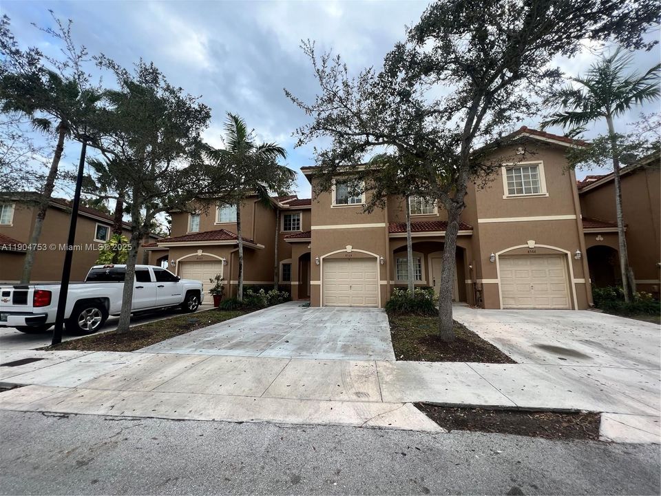 На продажу: $400,000 (3 спален, 2 ванн, 1295 Квадратных фут)