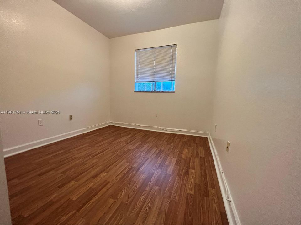 На продажу: $400,000 (3 спален, 2 ванн, 1295 Квадратных фут)