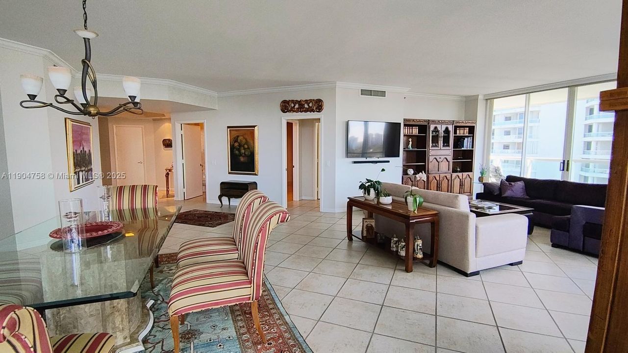 待售: $929,000 (2 贝兹, 2 浴室, 2190 平方英尺)