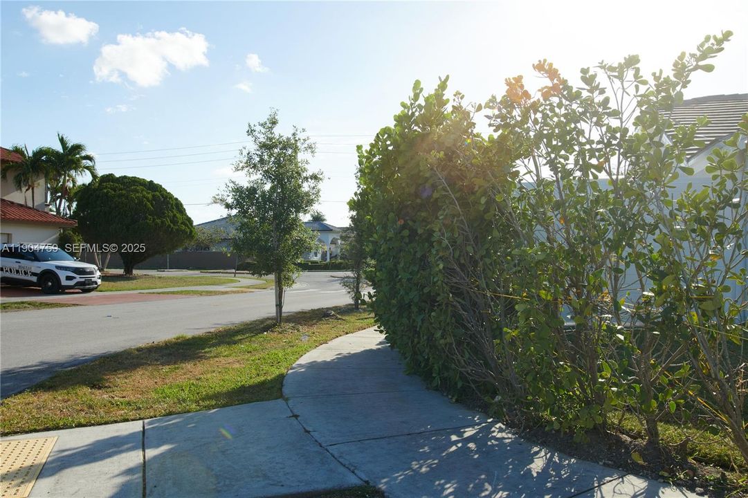 For Sale: $1,200,000 (4 beds, 2 baths, 2220 Square Feet)