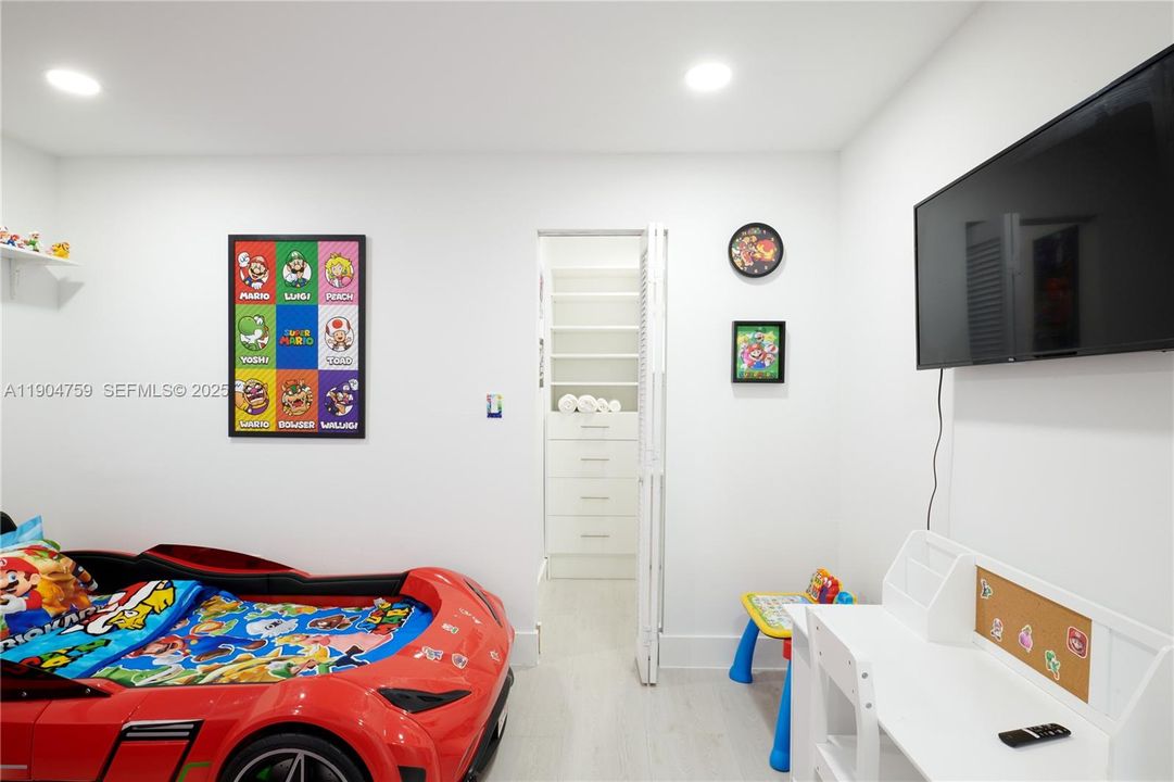 For Sale: $1,200,000 (4 beds, 2 baths, 2220 Square Feet)