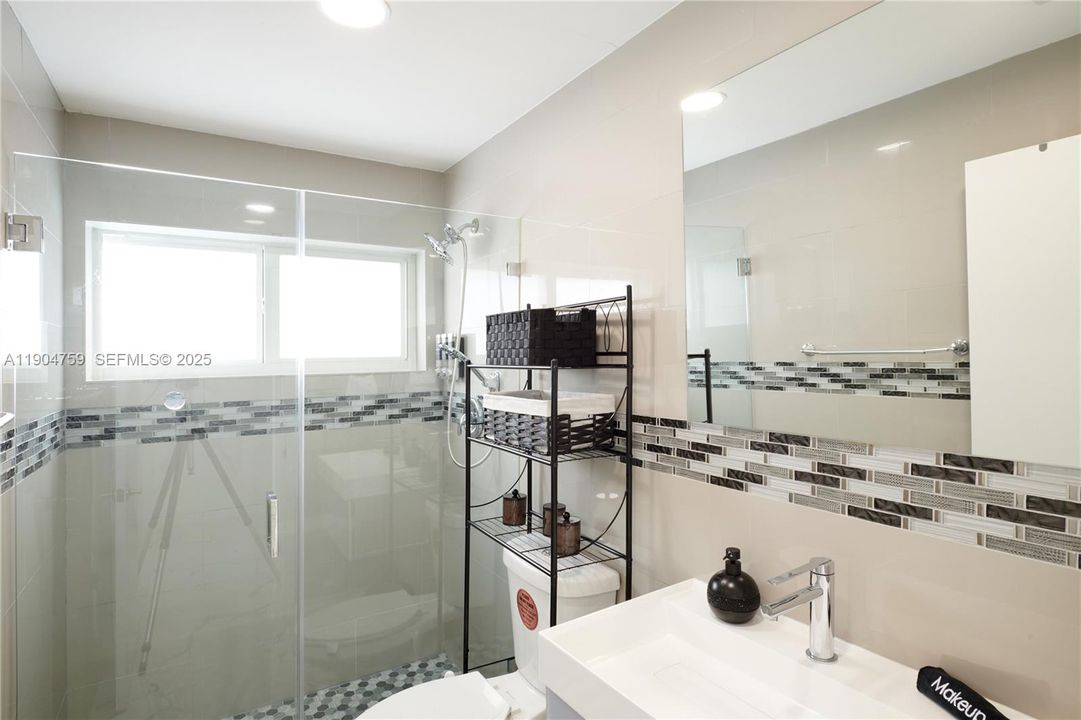 For Sale: $1,200,000 (4 beds, 2 baths, 2220 Square Feet)