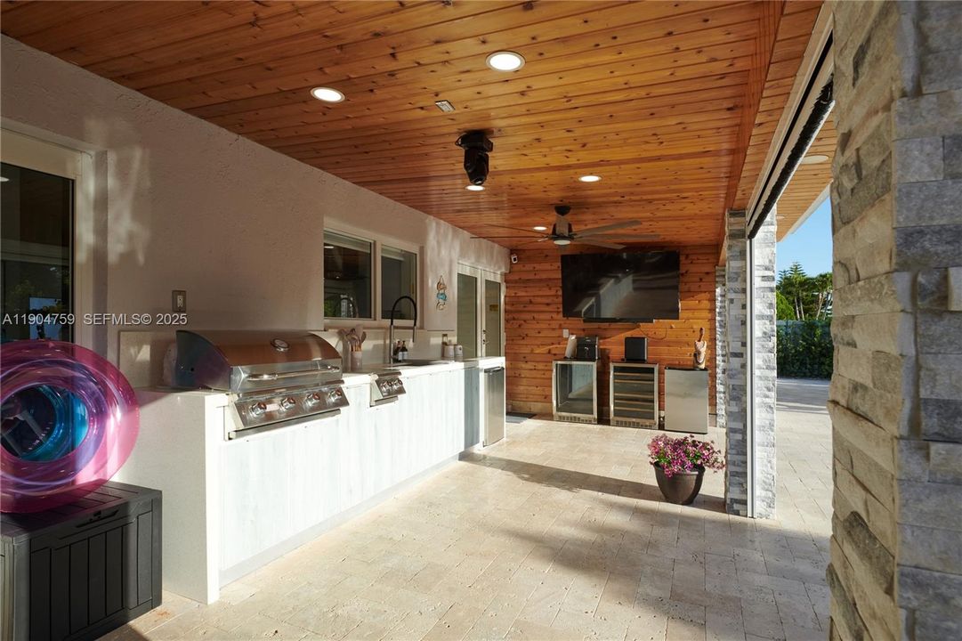 For Sale: $1,200,000 (4 beds, 2 baths, 2220 Square Feet)