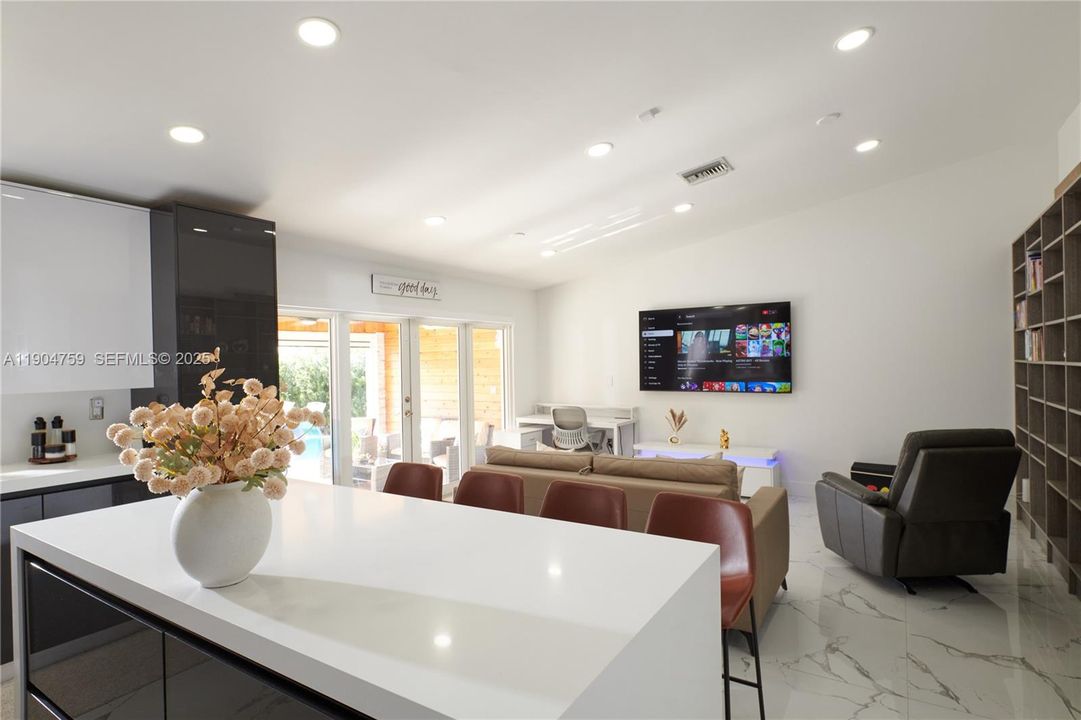 For Sale: $1,200,000 (4 beds, 2 baths, 2220 Square Feet)