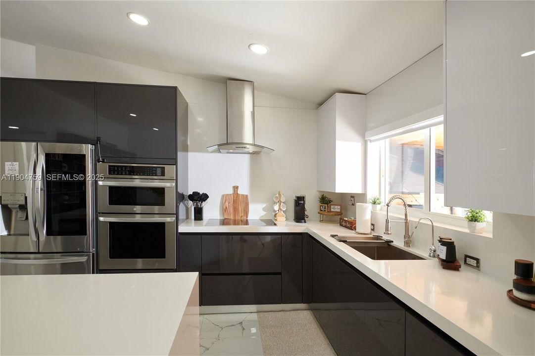 For Sale: $1,200,000 (4 beds, 2 baths, 2220 Square Feet)