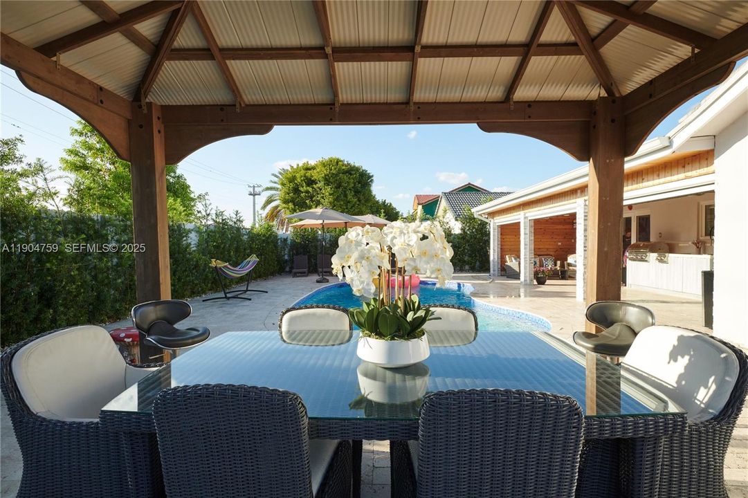 For Sale: $1,200,000 (4 beds, 2 baths, 2220 Square Feet)