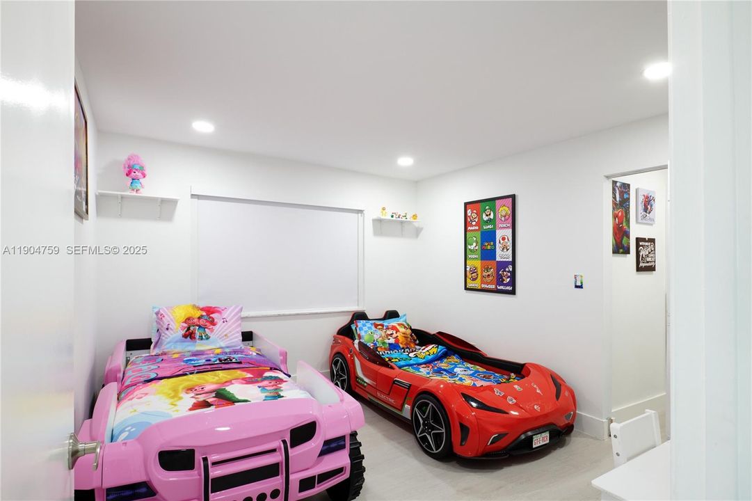 For Sale: $1,200,000 (4 beds, 2 baths, 2220 Square Feet)