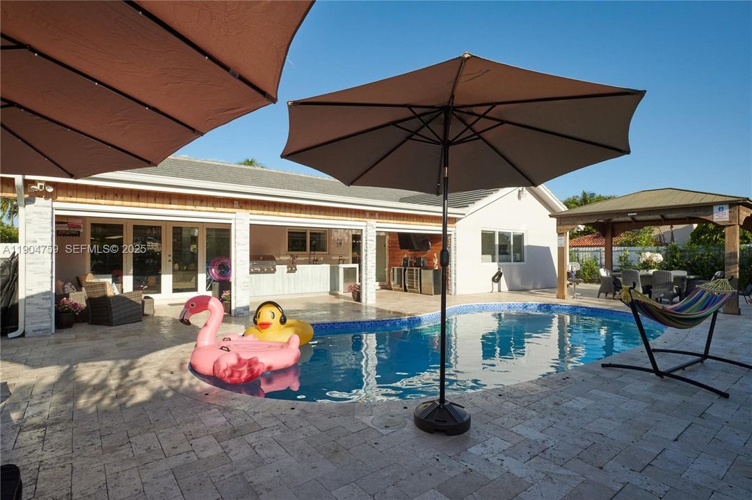 For Sale: $1,200,000 (4 beds, 2 baths, 2220 Square Feet)