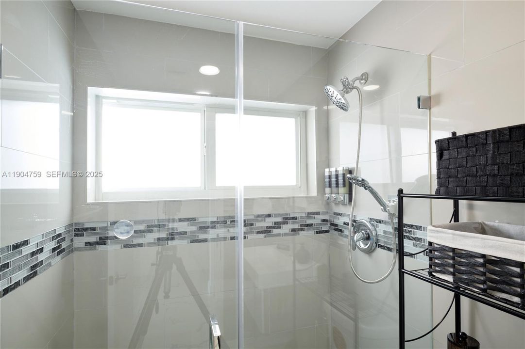 For Sale: $1,200,000 (4 beds, 2 baths, 2220 Square Feet)