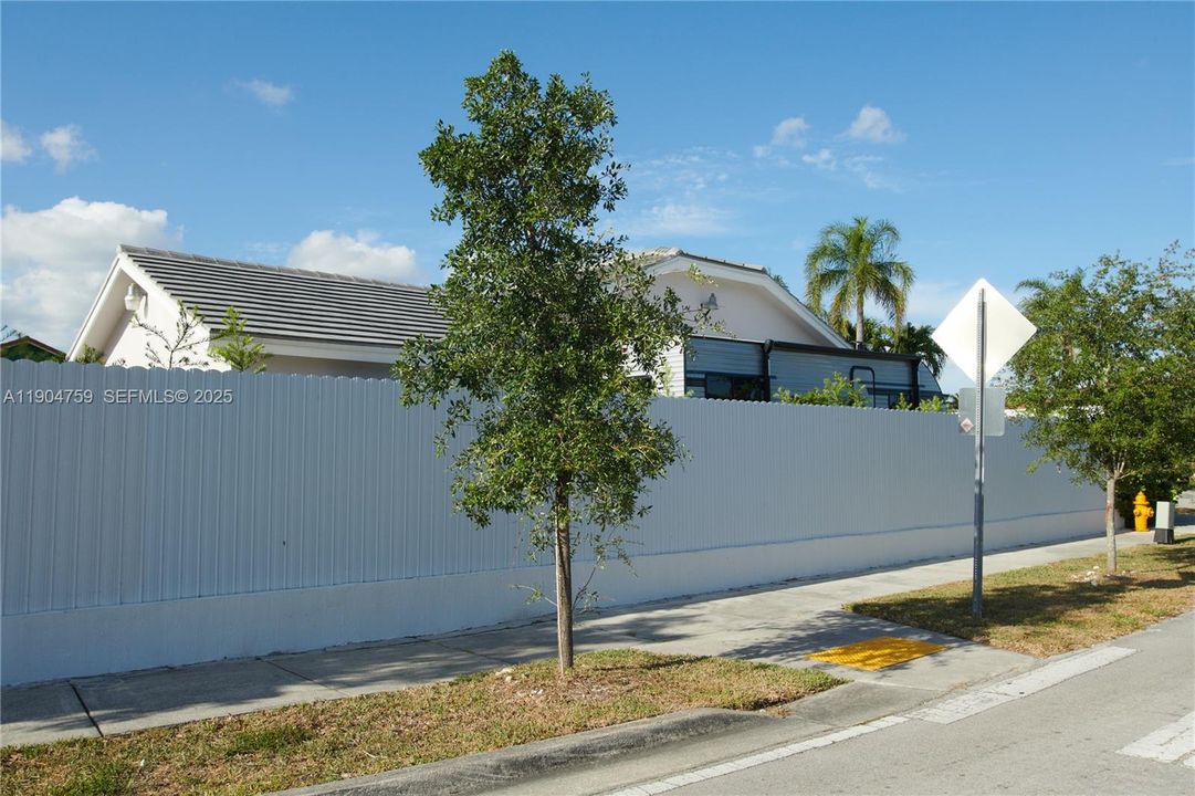 For Sale: $1,200,000 (4 beds, 2 baths, 2220 Square Feet)