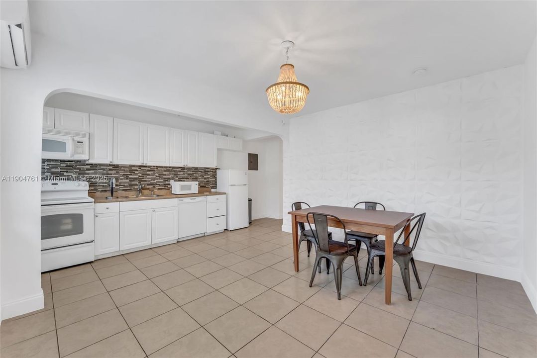 For Rent: $1,750 (1 beds, 1 baths, 1260 Square Feet)