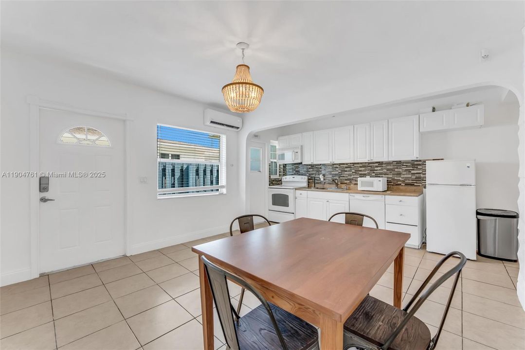 For Rent: $1,750 (1 beds, 1 baths, 1260 Square Feet)