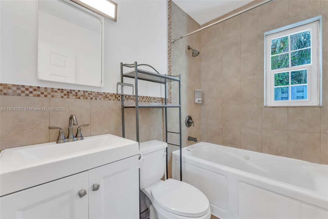 For Rent: $1,750 (1 beds, 1 baths, 1260 Square Feet)