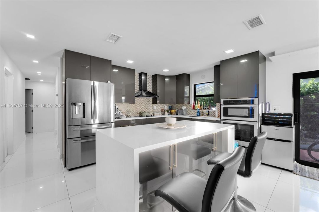 Recently Rented: $4,000 (4 beds, 2 baths, 1426 Square Feet)